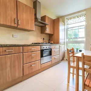Spacious 4 Bed Flat Near 02 Arena Greenwich Apartment London